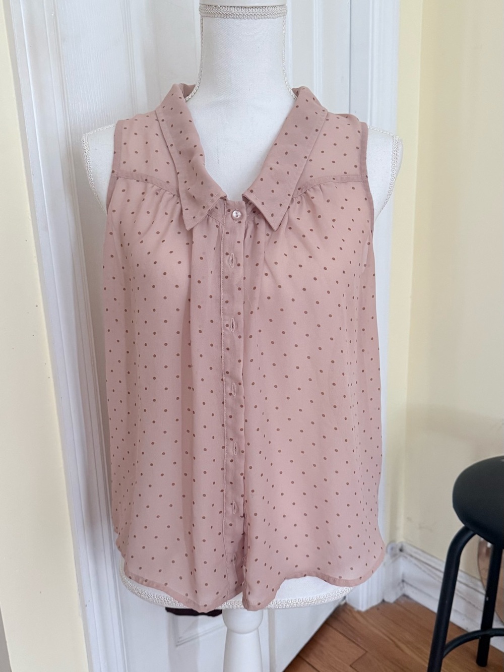 Forever 21 Sleeveless Blush Pink Polka Dot Button-Front Top S/P